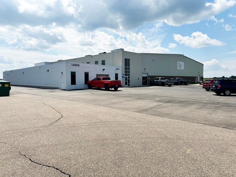 More Photos Of 14895 Pioneer Trail, Eden Prairie Airplane Hangar For Lease