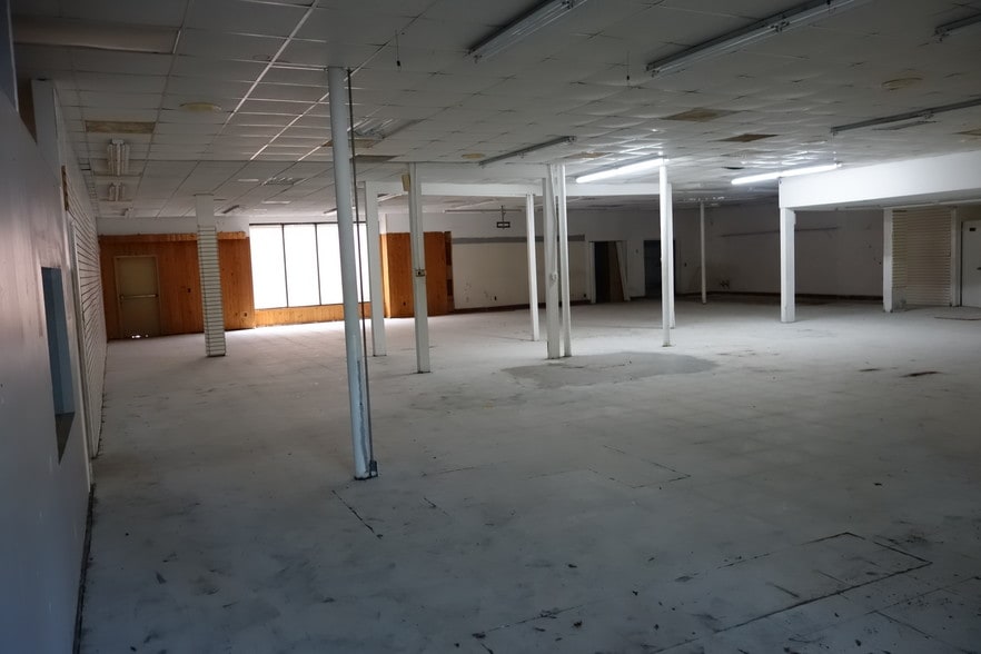 More Photos Of 502 Wells Rd, Orange Park General Retail For Sale