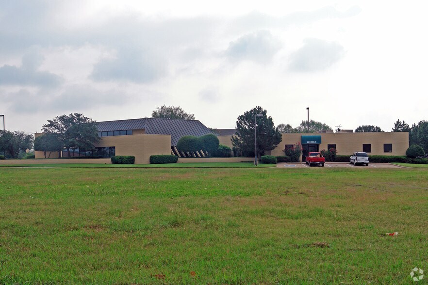 More Photos Of 3200 E Memorial Rd, Edmond Medical For Lease