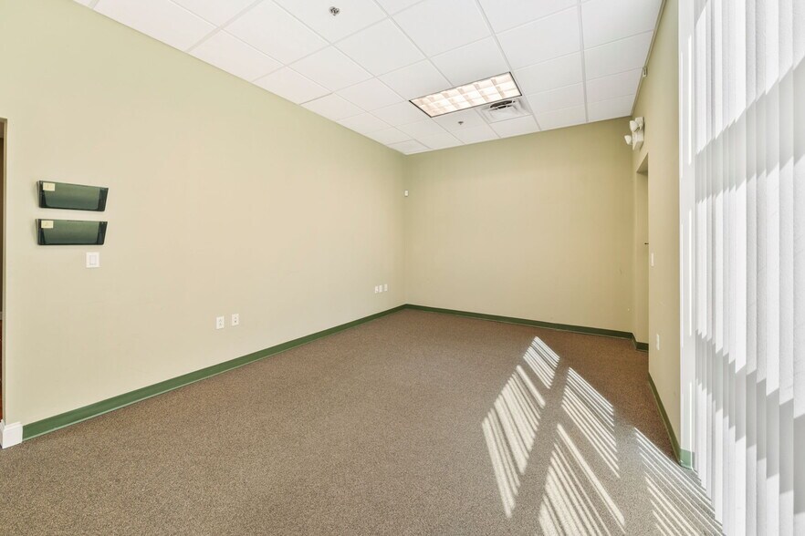 More Photos Of 11602 Lake Underhill Rd, Orlando Flex For Lease