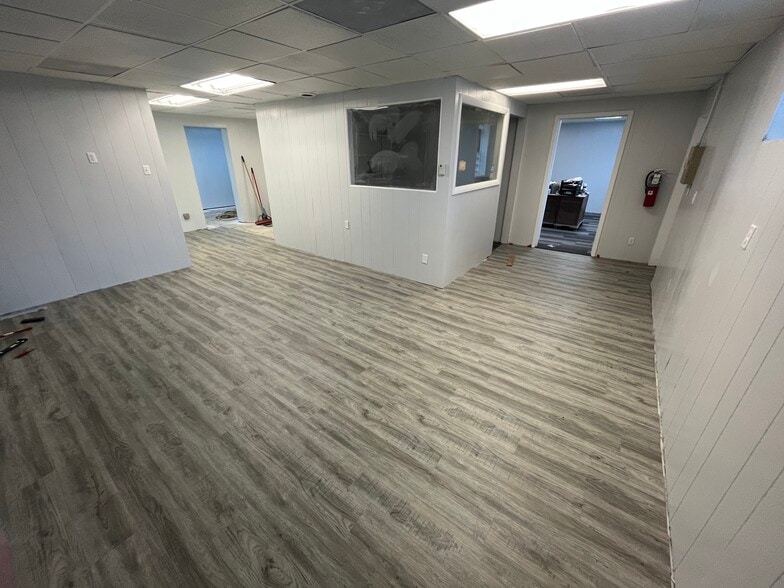 More Photos Of 801 E Cass St, Joliet Warehouse For Lease