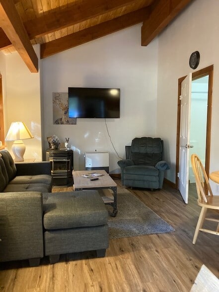 More Photos Of 7582 Buck Brush, Portola Hotel For Sale