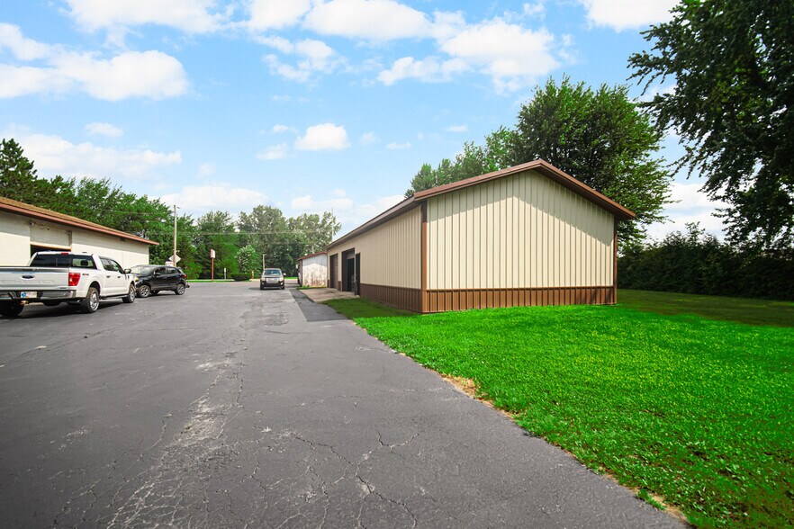 More Photos Of 0115 W State Road 10, North Judson Light Distribution For Sale