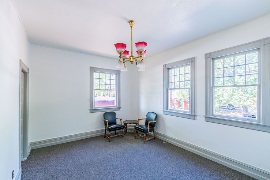 More Photos Of 1923 N Classen Blvd, Oklahoma City Office For Sale