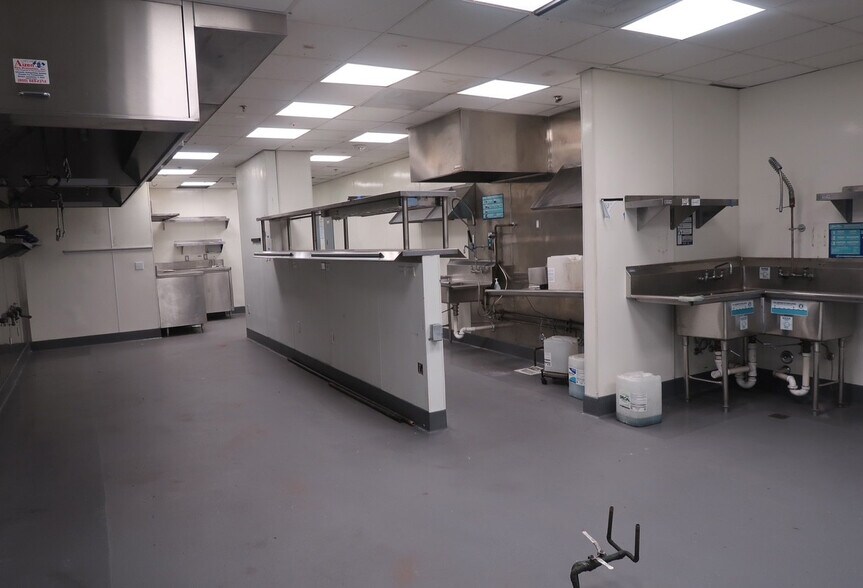 More Photos Of 600 S La Brea Ave, Los Angeles Storefront Retail Residential For Lease