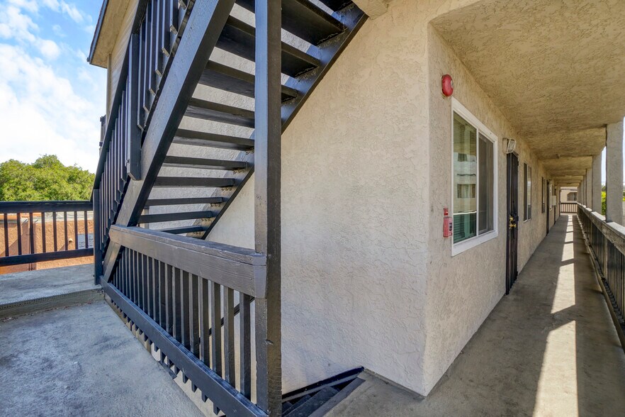 More Photos Of 1126 Raymond Ave, Long Beach Apartments For Sale