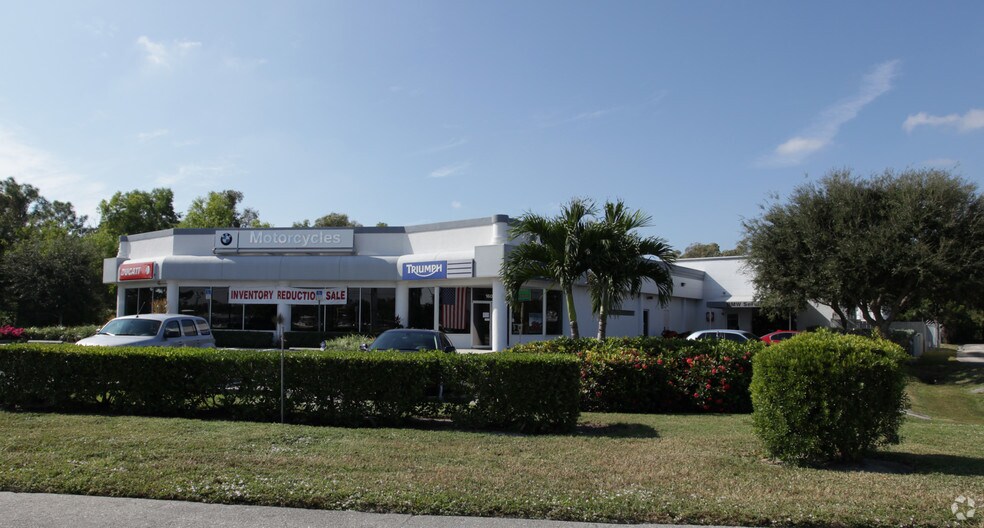 More Photos Of 16080-16090 S Tamiami Trl, Fort Myers Storefront Retail Office For Lease