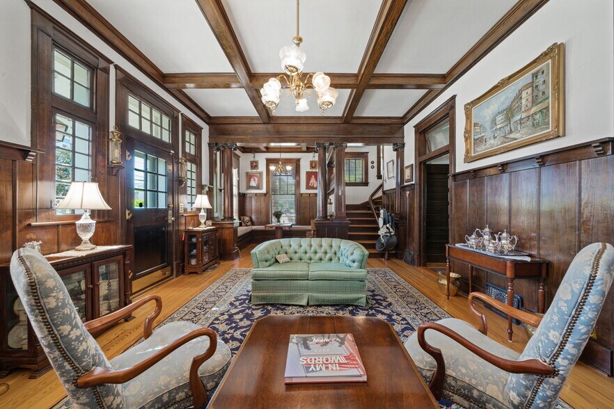 More Photos Of 623 Augusta, San Antonio Office For Sale