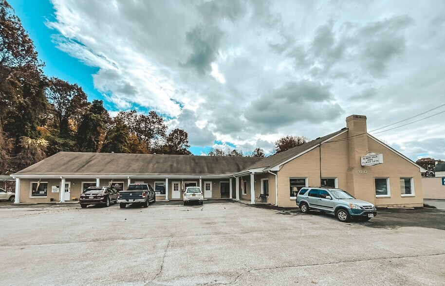 More Photos Of 3212 Brambleton Ave, Roanoke Storefront Retail Office For Lease