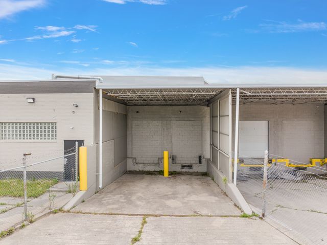 More Photos Of 20530 Hoover Rd, Detroit Warehouse For Lease