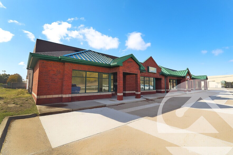 Primary Photo Of 10113-10115 Marine City Hwy, Ira Township Showroom For Lease