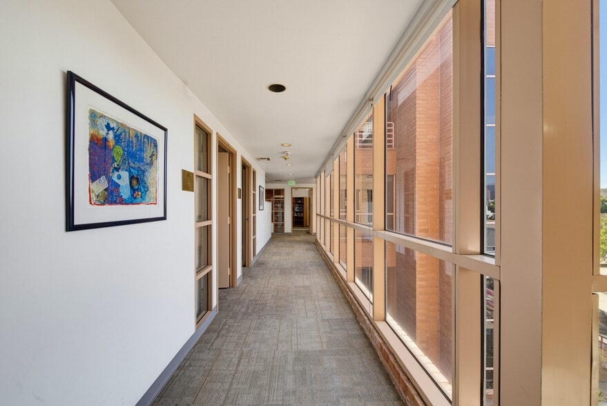 More Photos Of 10495 Santa Monica Blvd, Los Angeles Office For Sale