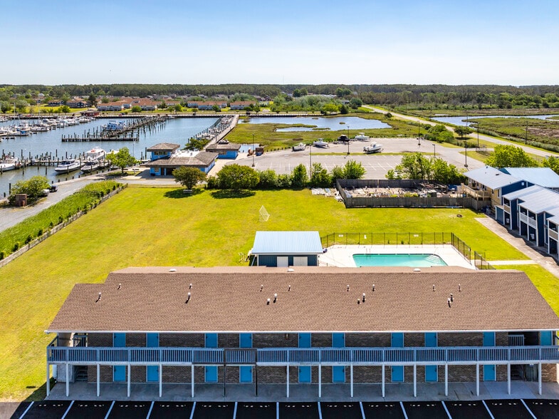 More Photos Of 700 Norris Harbor Dr, Crisfield Hotel For Sale