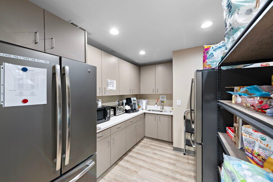 More Photos Of 615-623 S State College Blvd, Fullerton Distribution For Sale