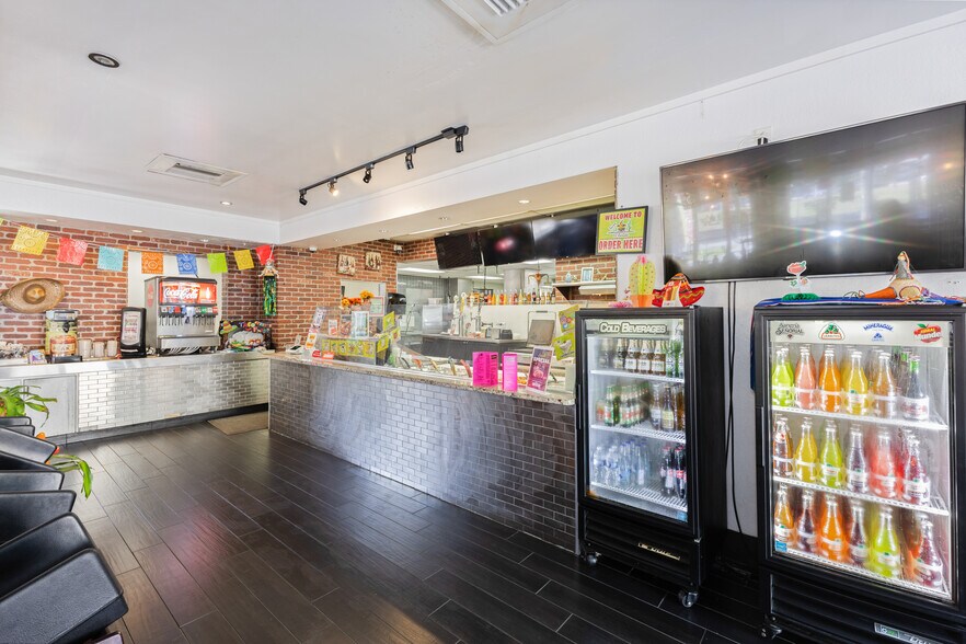 More Photos Of 8841 Commodity Cir, Orlando Fast Food For Lease