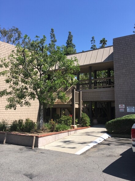 Primary Photo Of 5053 La Mart Dr, Riverside Medical For Lease