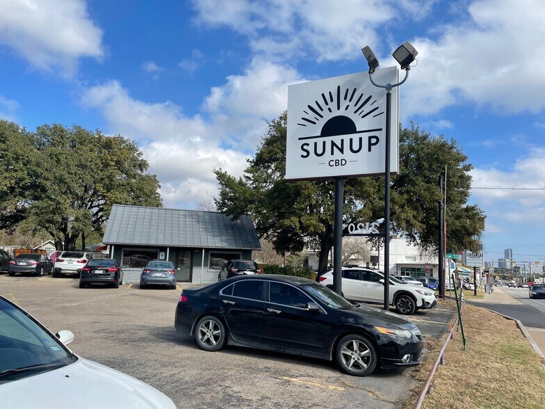 More Photos Of 2120 S Lamar Blvd, Austin Freestanding For Sale