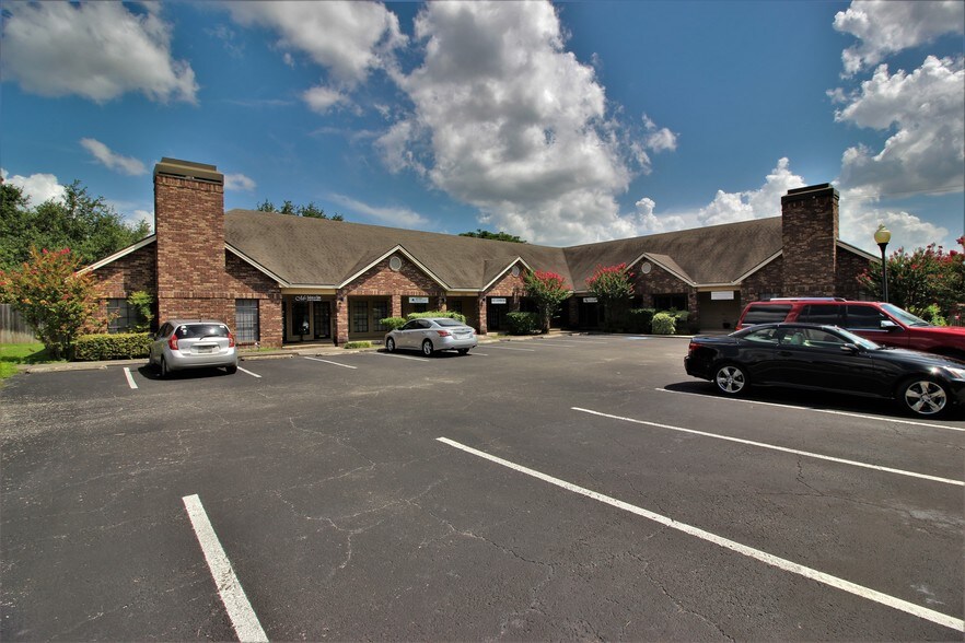 More Photos Of 15102 Jones Maltsberger Rd, San Antonio Office Residential For Lease