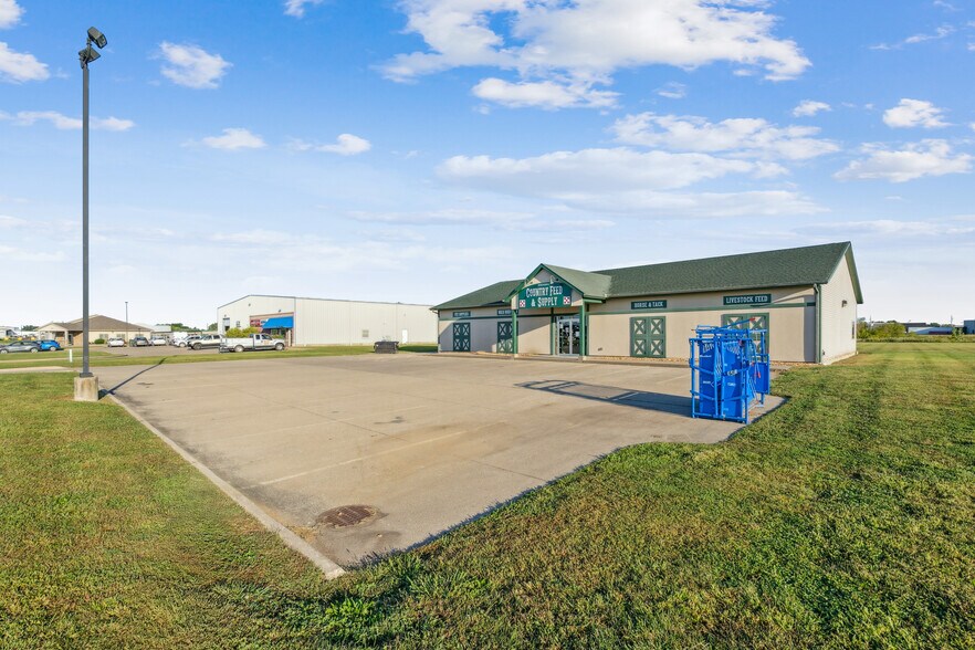 More Photos Of 3620 Flint Ridge Dr, Burlington General Retail For Sale