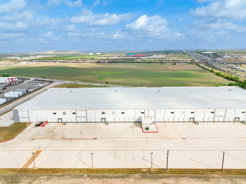 More Photos Of 5390 Freeport Rd, Von Ormy Manufacturing For Lease