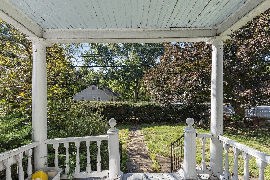 More Photos Of 68 Brattleboro Road, Hinsdale Loft Creative Space For Sale