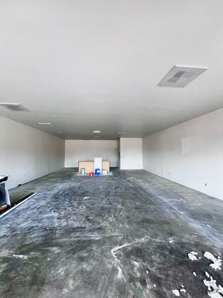 More Photos Of 2600 NE Division St, Bend Storefront Retail Office For Lease