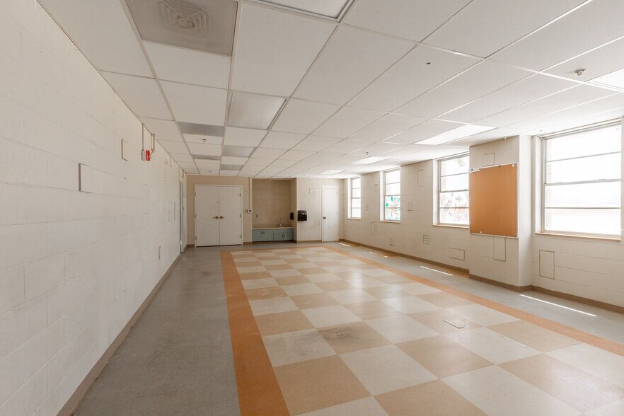 More Photos Of 1500 14th St, Lubbock Religious Facility For Sale