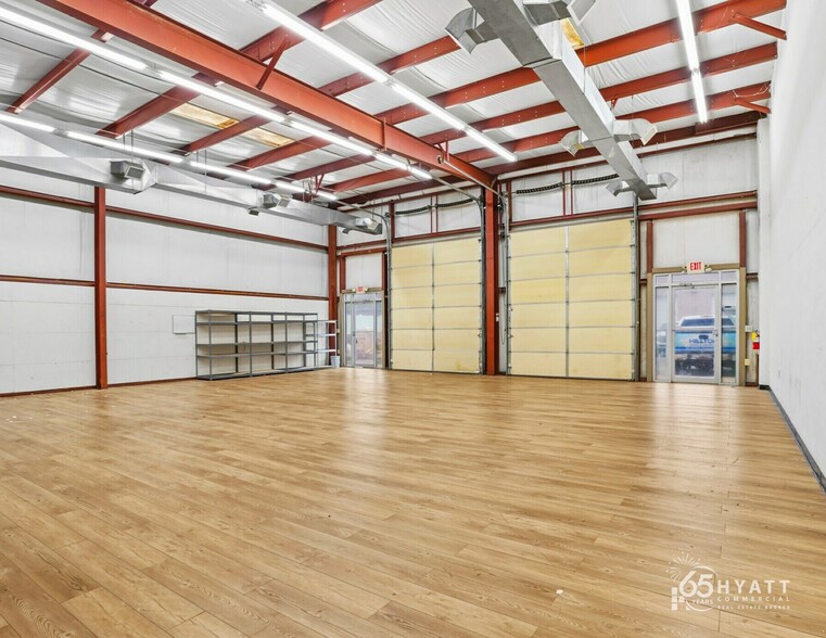 More Photos Of 43935 Commerce Ave, Hollywood Light Manufacturing For Lease
