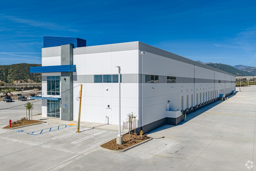 More Photos Of 19472 Cajon Blvd, San Bernardino Distribution For Lease