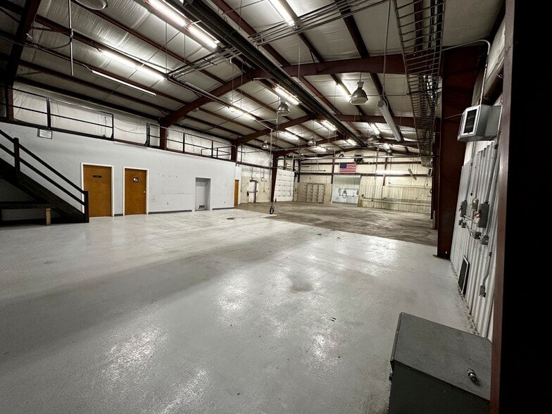 More Photos Of 139 Penn Manor Rd, Irwin Manufacturing For Lease