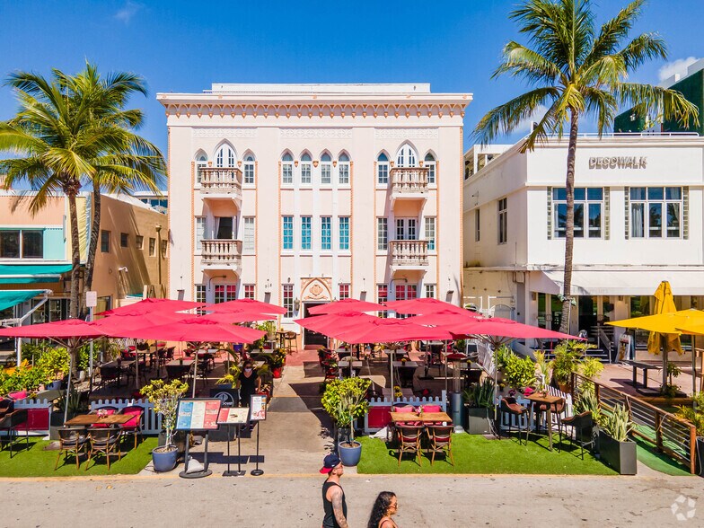 More Photos Of 918 Ocean Dr, Miami Beach Hotel For Sale