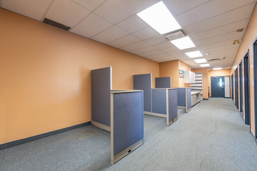 More Photos Of 786 St King E, Sherbrooke Storefront Retail Office For Sale