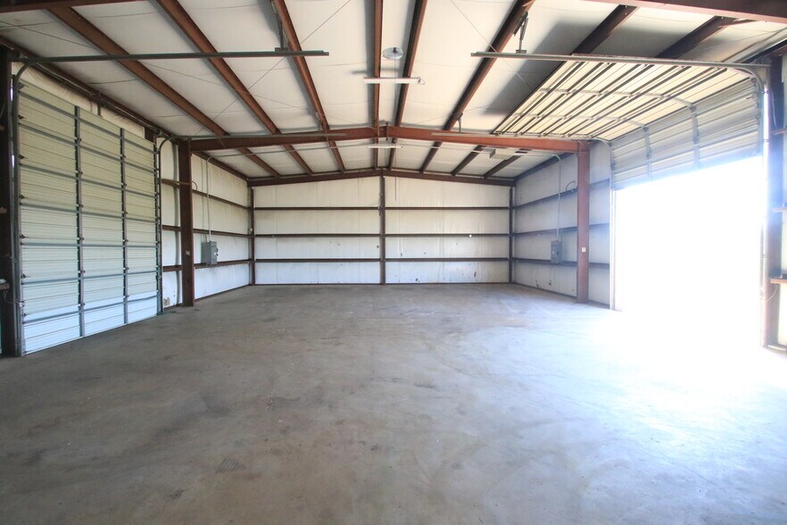 More Photos Of 950-1050 N Pine Rd, Texas City Warehouse For Lease