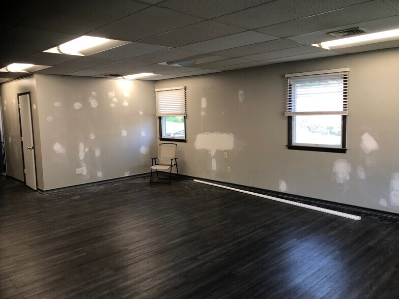 More Photos Of 321 Main St, Cornwall General Retail For Lease