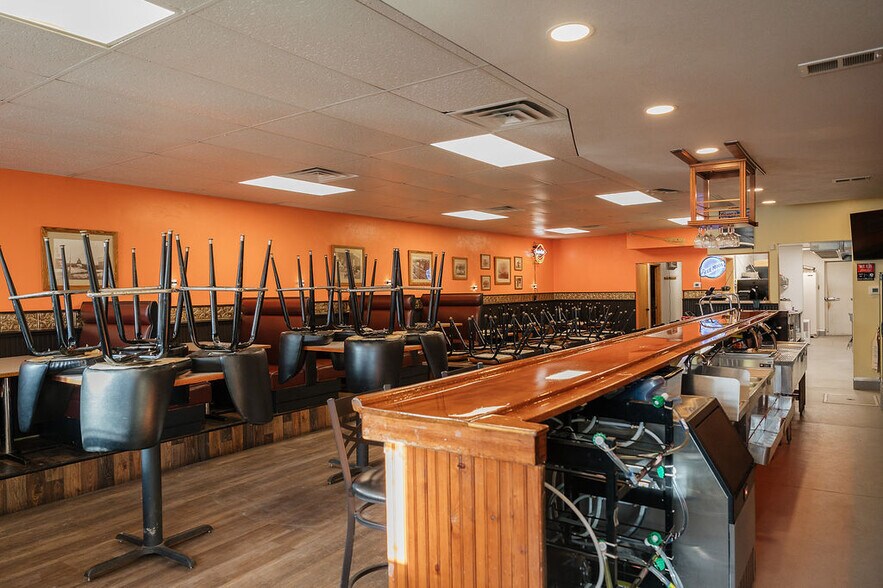 More Photos Of 510 Main St, Ormsby Restaurant For Sale