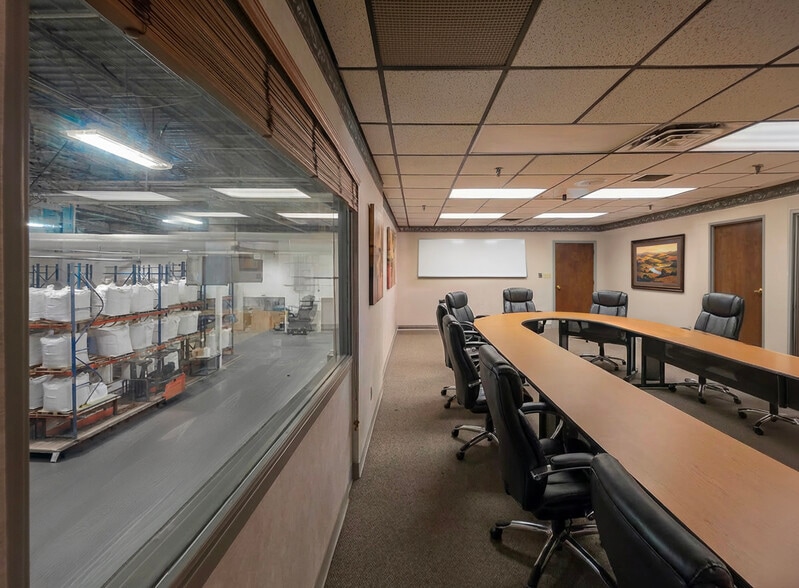 More Photos Of 1015 New York Ave, Toledo Distribution For Sale