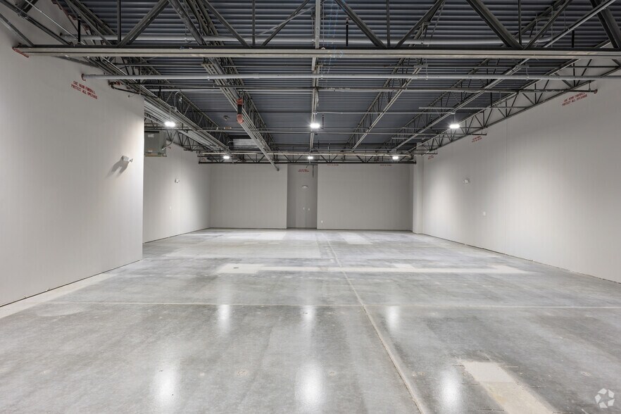 More Photos Of 2975 Breckinridge Blvd, Duluth Industrial For Lease