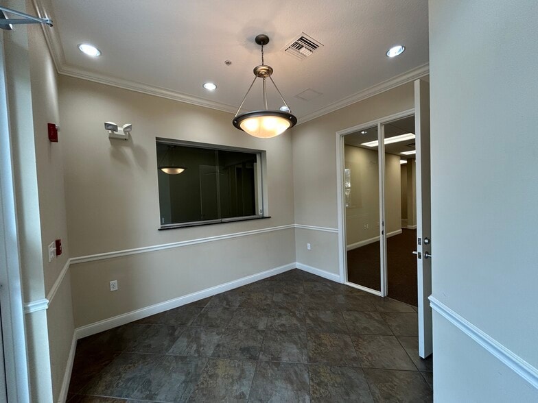 More Photos Of 5601-5605 Marquesas Cir, Sarasota Office For Lease