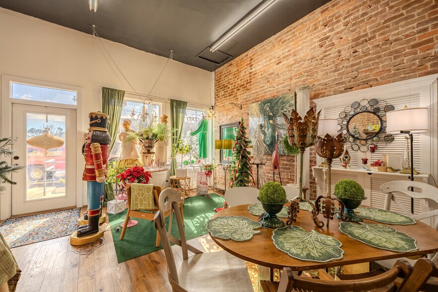 More Photos Of 104 E Main St, Adamsville General Retail For Sale