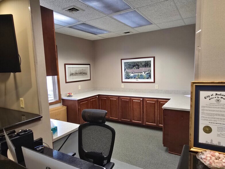 More Photos Of 5342 W Vermont St, Indianapolis Office For Sale