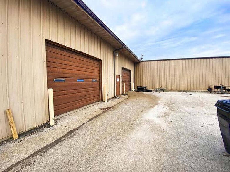 More Photos Of 1247 Belgrove Dr, Bellefontaine Neighbors Warehouse For Sale