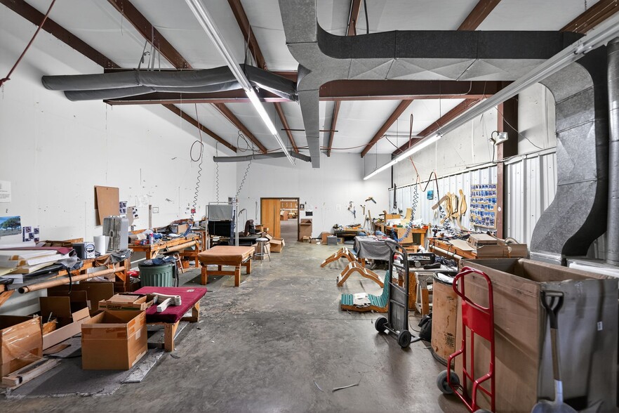 More Photos Of 1101 Roberts Ln, High Point Warehouse For Lease