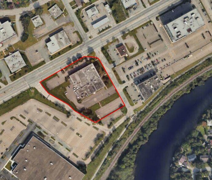 More Photos Of 3330 Rue King O, Sherbrooke Office For Sale