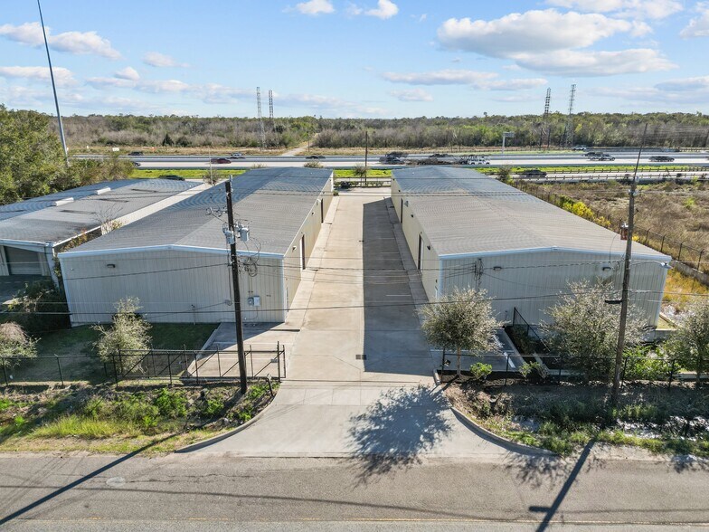 More Photos Of 8051 S Sam Houston Pky, Houston Warehouse For Lease