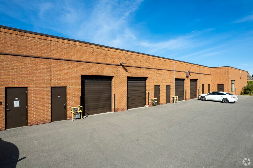 More Photos Of 35 W Pearce St, Richmond Hill Industrial For Sale