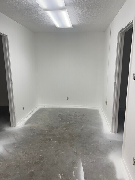 More Photos Of 115 Archer St, Jacksboro Office For Lease