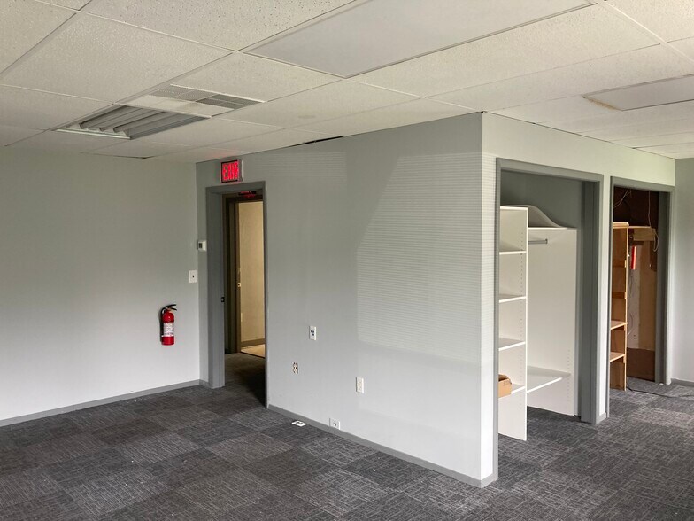 More Photos Of 170 Changebridge Rd, Montville Office For Sale