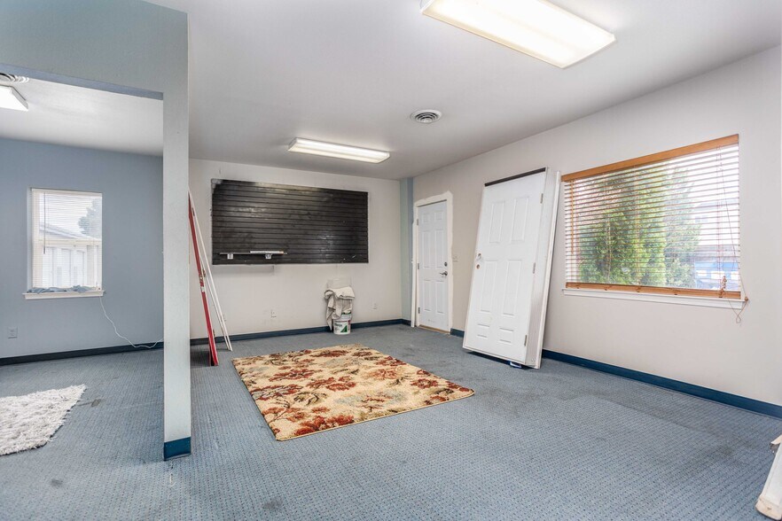 More Photos Of 5428 W Clearwater Ave, Kennewick Storefront Retail Office For Lease