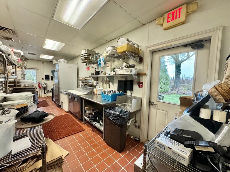 More Photos Of 370 Manor Ln, Jamesport Restaurant For Sale