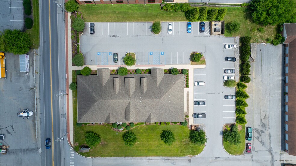 More Photos Of 84 Doe Run Rd, Manheim Medical For Lease